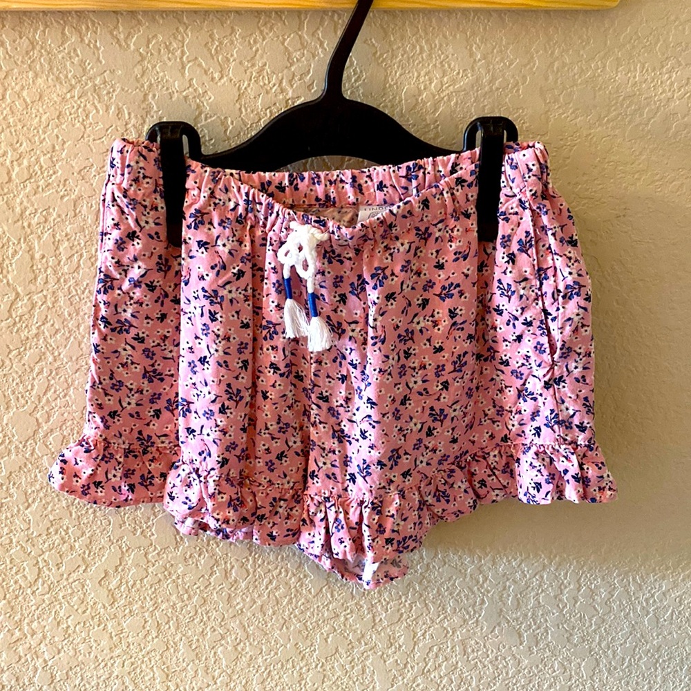 Kids shorts. Size 4-6Y